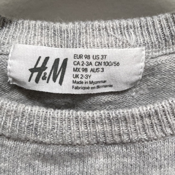 H&M 3T reindeer sweater with sequence. Great condition, perfect for holidays - Picture 2 of 5